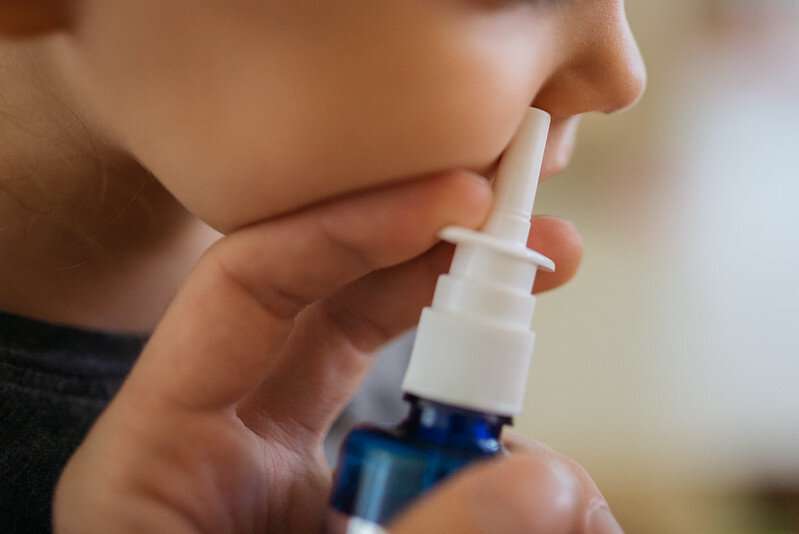 Il semplice spray nasale riduce significativamente il russamento e le difficoltà respiratorie nei bambini